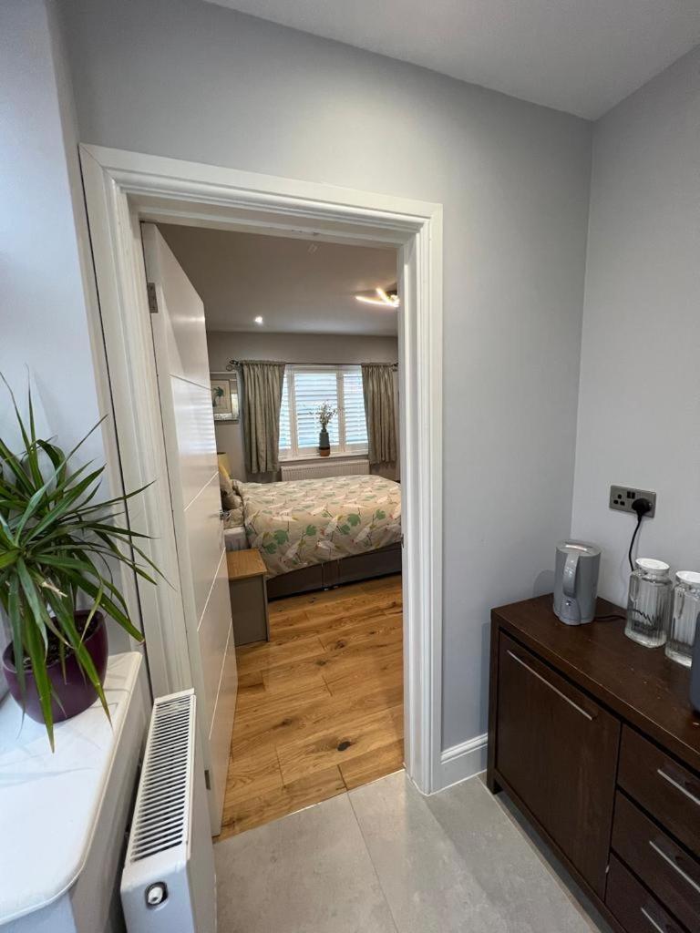 En-Suite Double Room - Private Entrance & Free Parking West Drayton  Eksteriør bilde